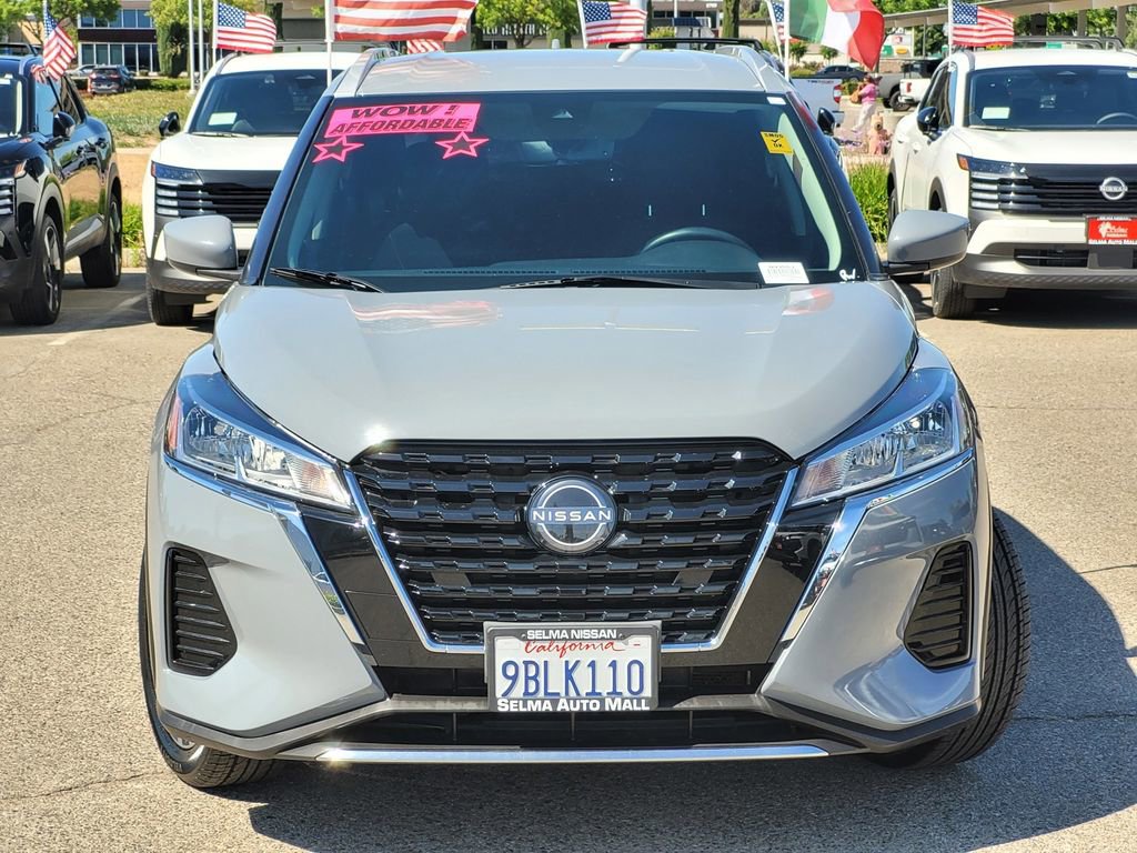 Used 2022 Nissan Kicks SV w/ Interior Electronics Package FWD image 3