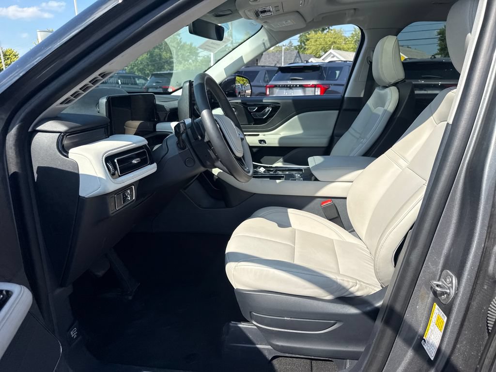 Used 2025 Lincoln Aviator AWD w/ Equipment Group 101A image 27