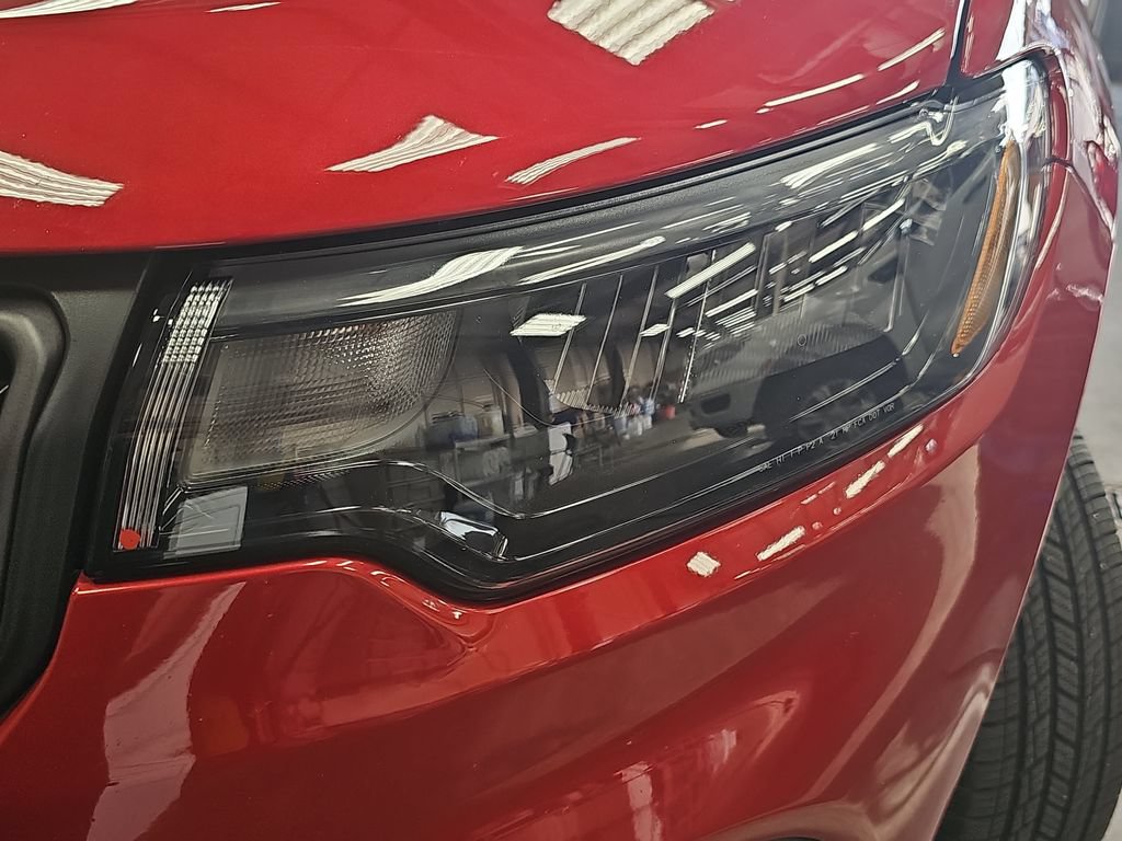 Used 2025 Jeep Compass Trailhawk AWD/4WD image 30
