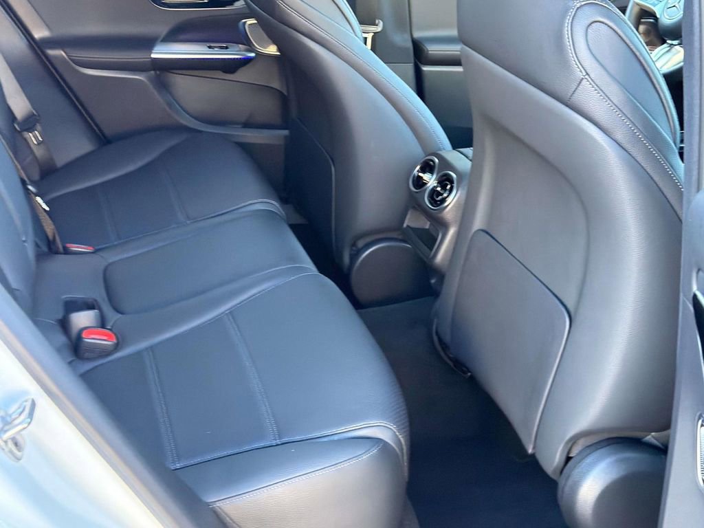 Used 2025 Mercedes-Benz GLC 350e 4MATIC image 29
