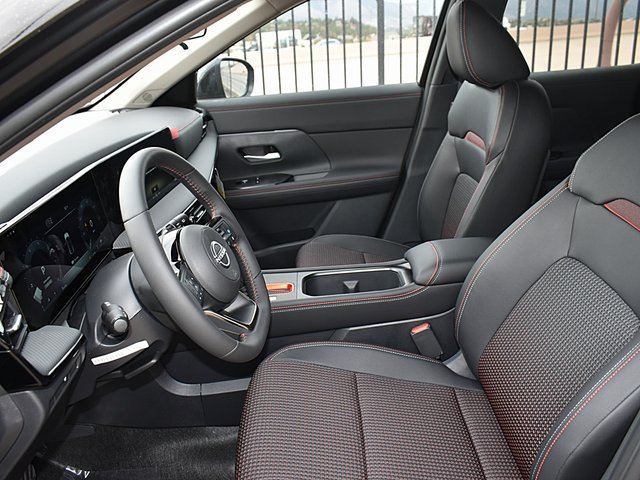 New 2026 Nissan Kicks SR w/ Cold Weather Package AWD/4WD image 7