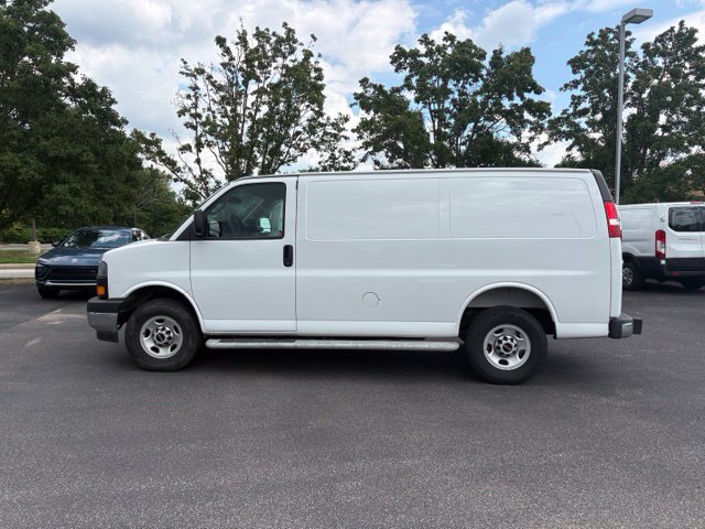 Used 2025 GMC Savana 2500 w/ Driver Convenience Package RWD image 2