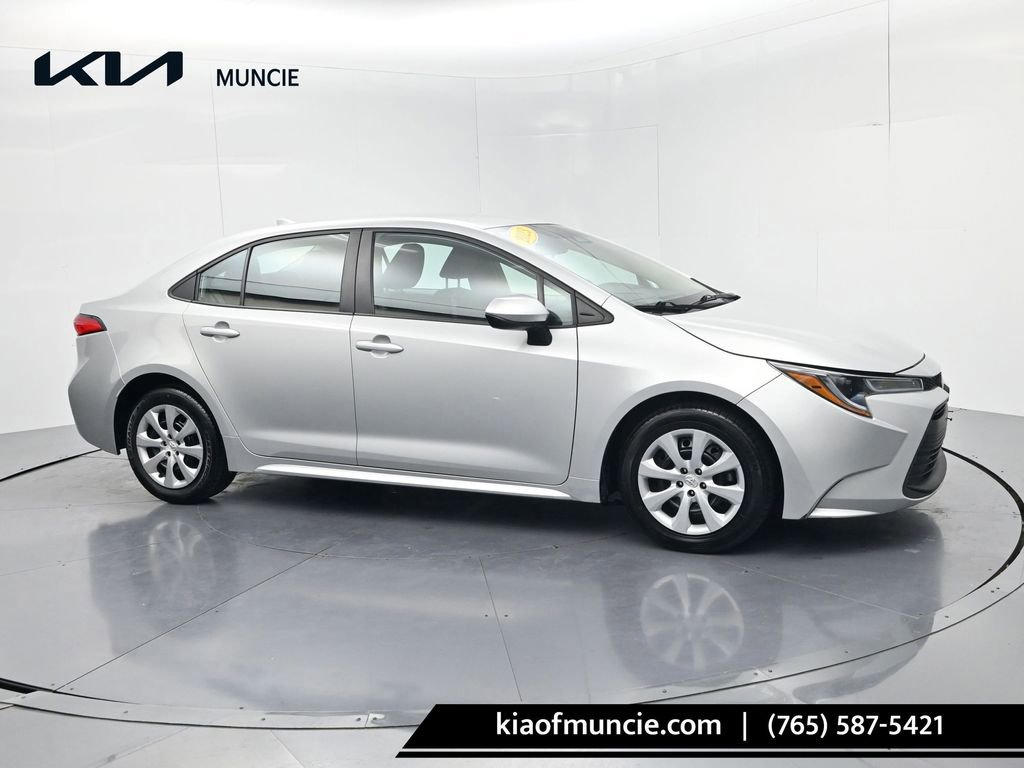 Used 2023 Toyota Corolla LE FWD image 1