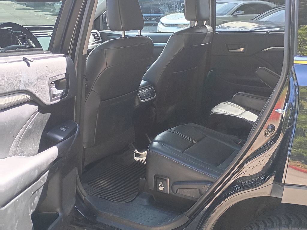 Used 2017 Toyota Highlander SE AWD/4WD image 17