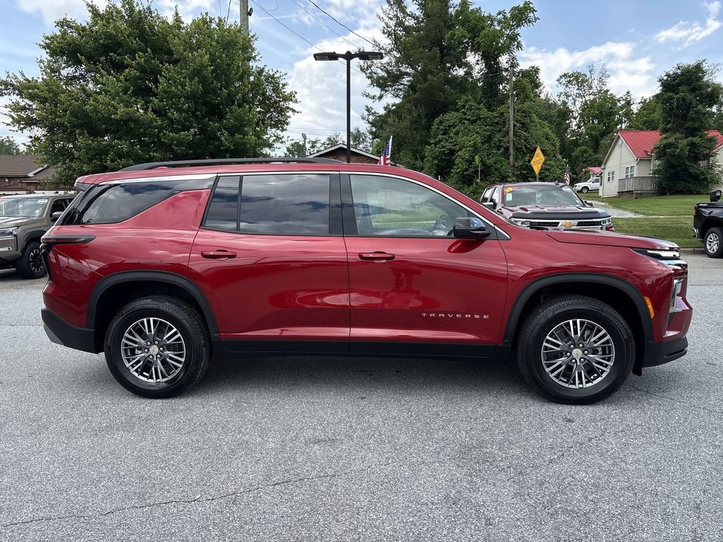 New 2025 Chevrolet Traverse LT image 10