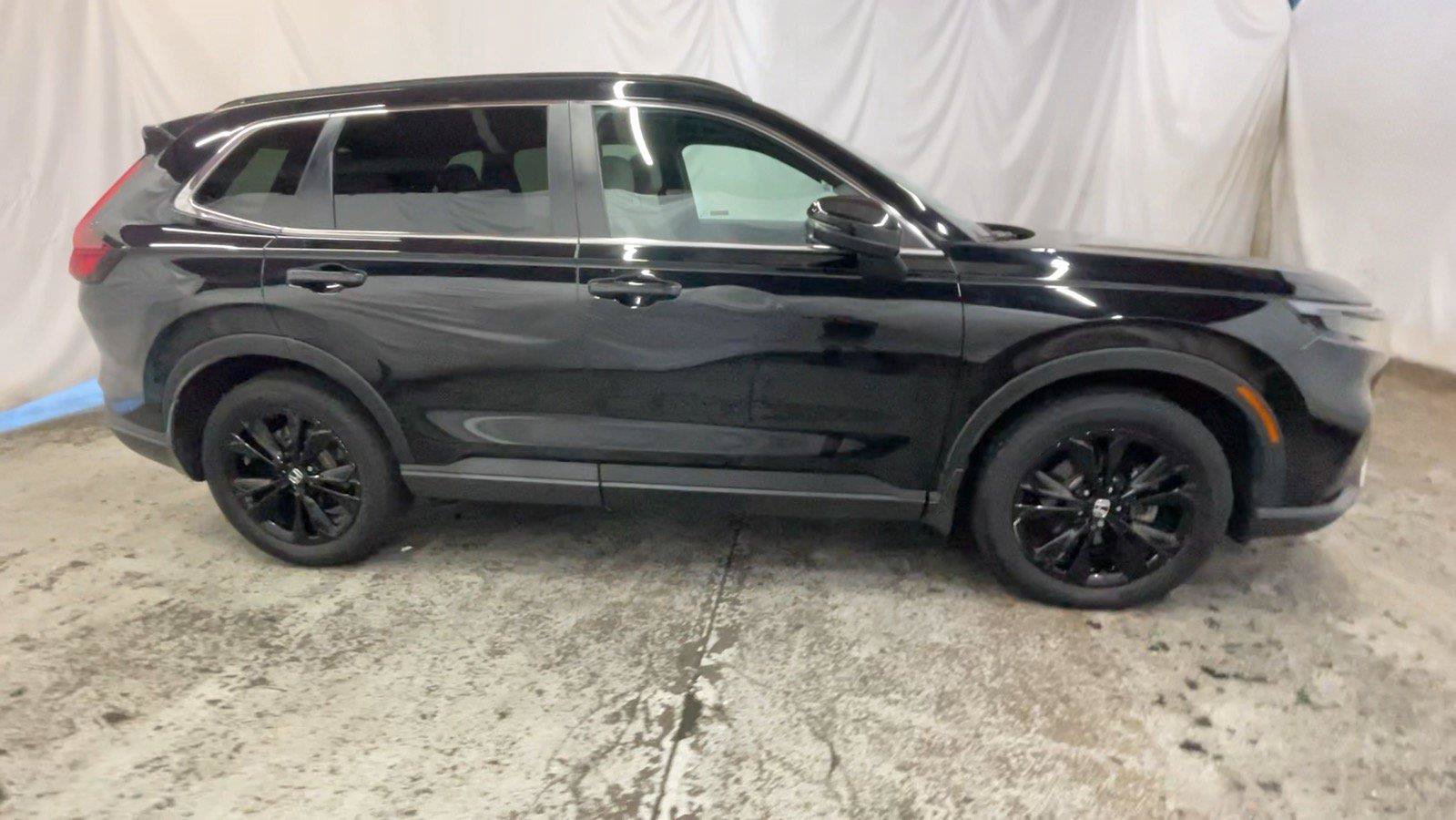 Used 2024 Honda CR-V Sport Touring image 4