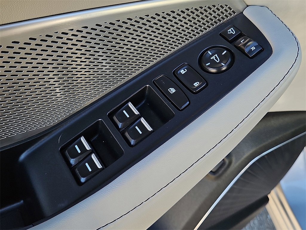 Certified 2023 Acura MDX FWD w/ Technology Package image 17