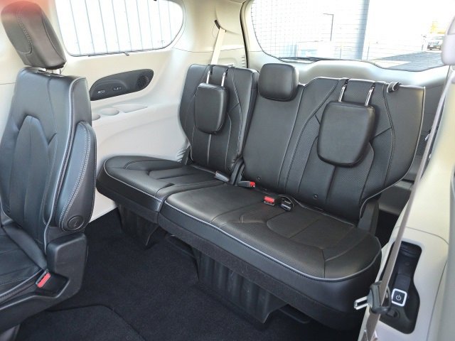 Used 2020 Chrysler Pacifica Limited image 24