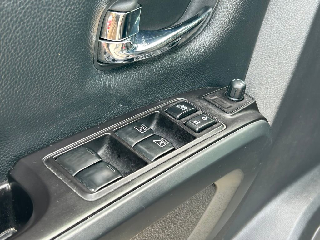 Used 2019 Nissan Titan SV w/ SV Convenience Package AWD/4WD image 21