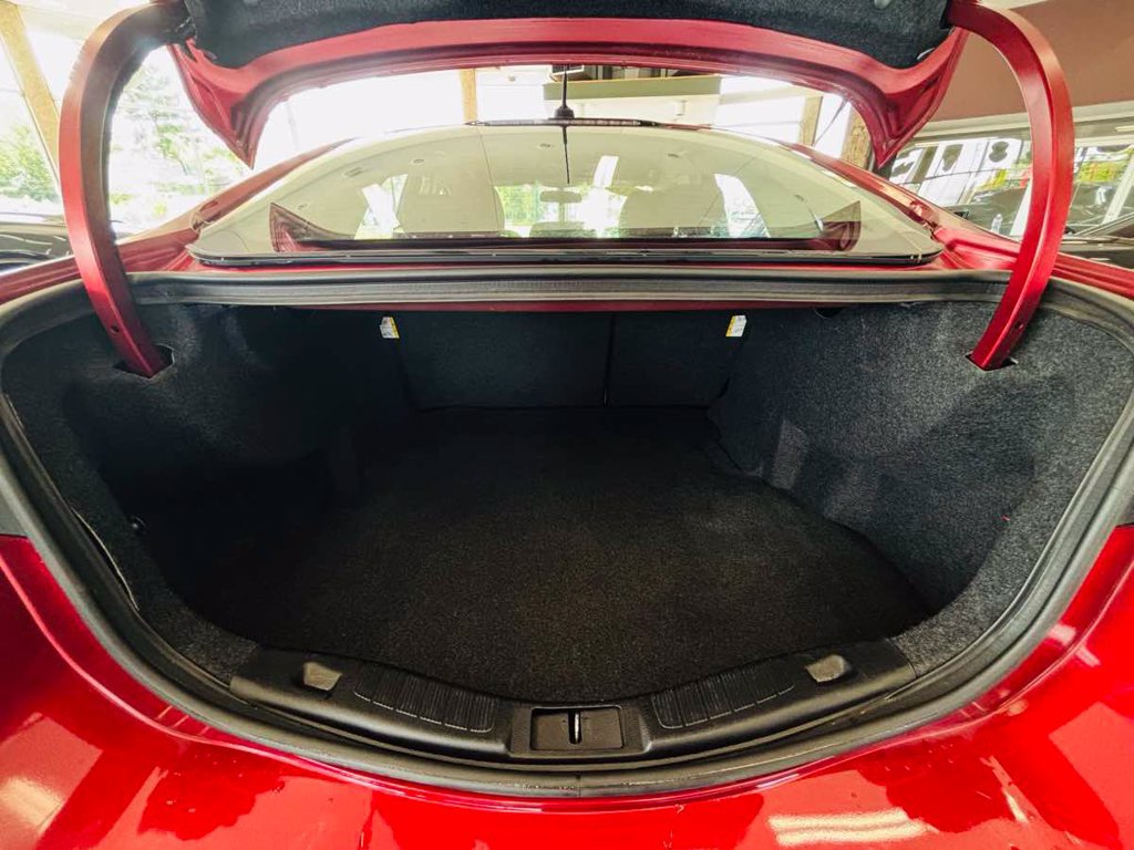 Used 2018 Ford Fusion SE w/ Fusion SE Technology Package FWD image 9