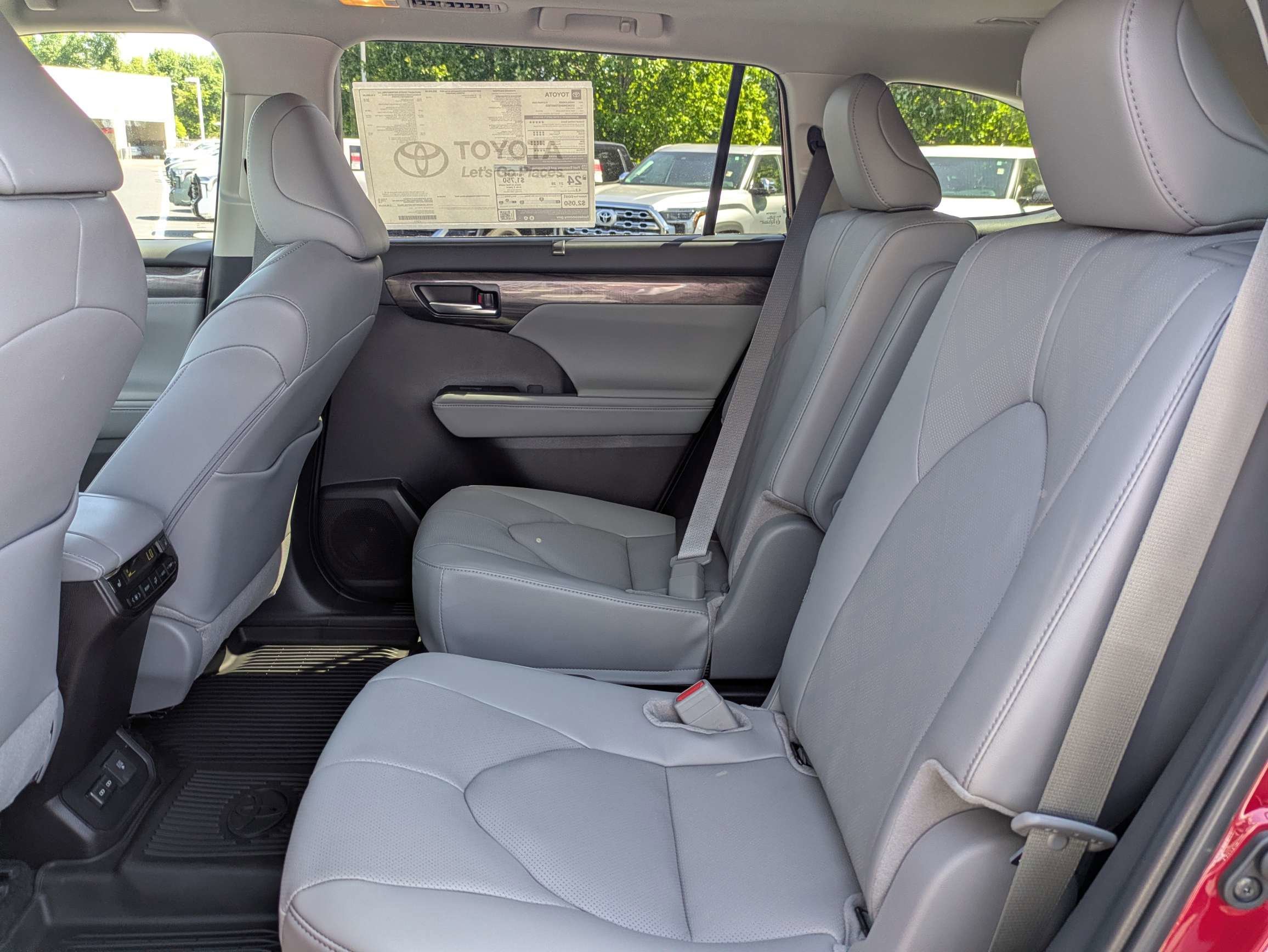 New 2026 Toyota Highlander Platinum AWD/4WD image 14