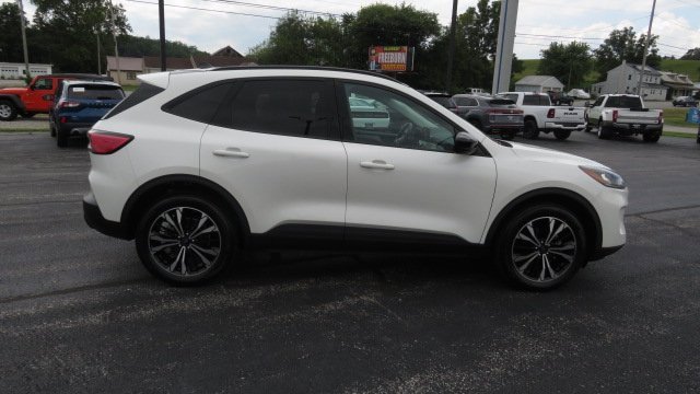 Certified 2022 Ford Escape SE w/ SE Sport Appearance Package image 9