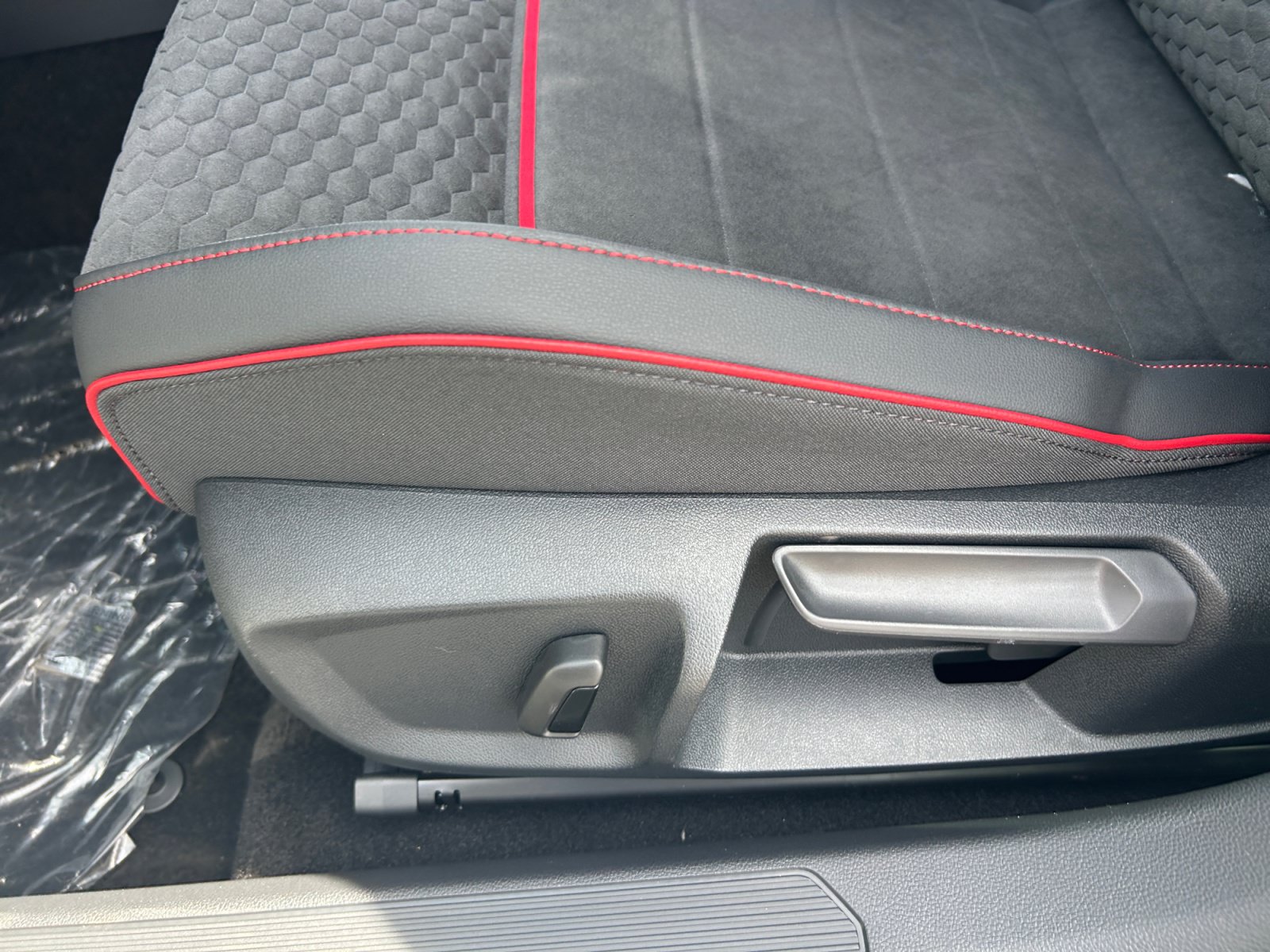 New 2026 Volkswagen Golf SE FWD image 14