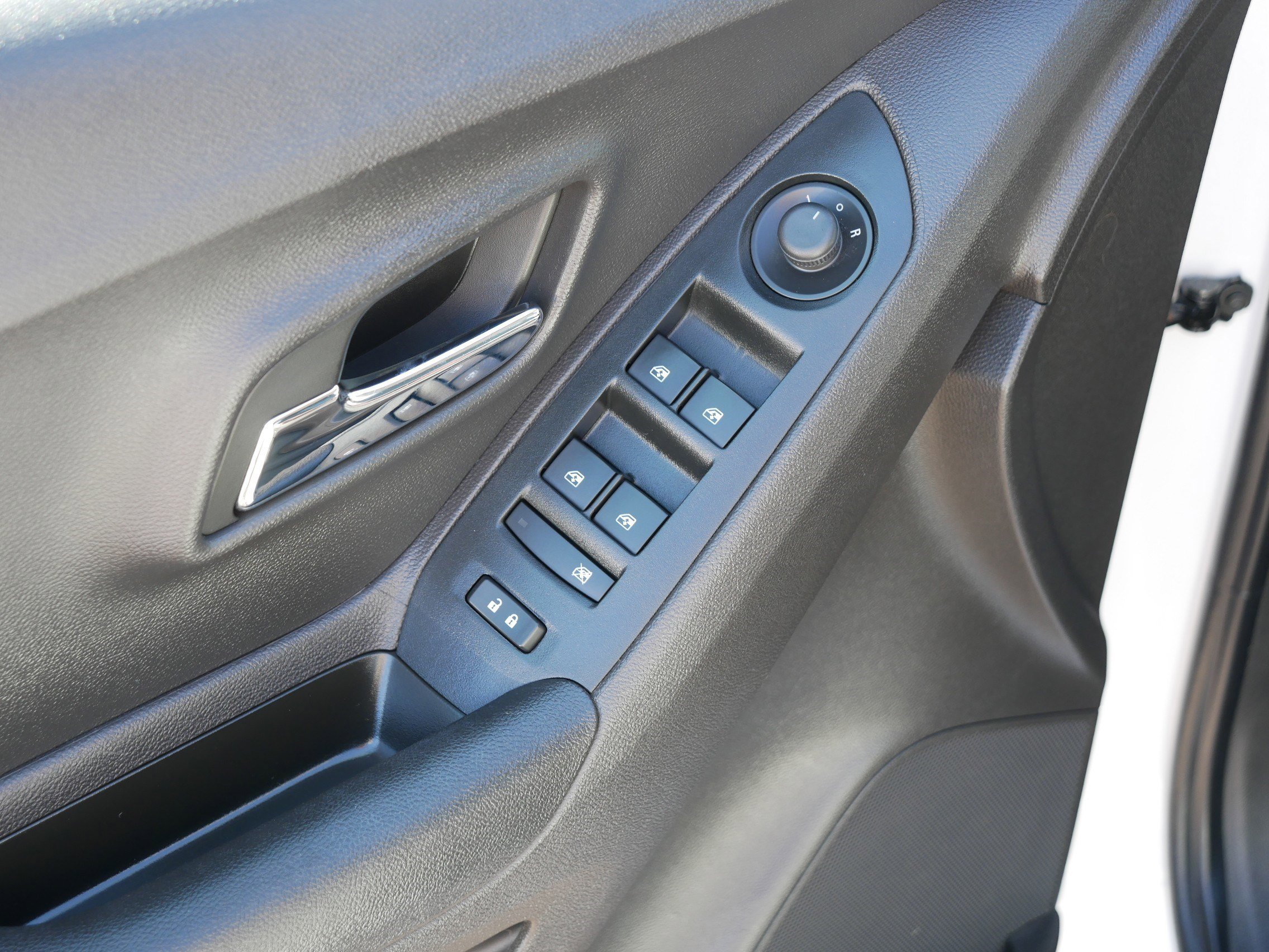 Used 2020 Chevrolet Trax LT w/ Driver Confidence Package AWD/4WD image 19