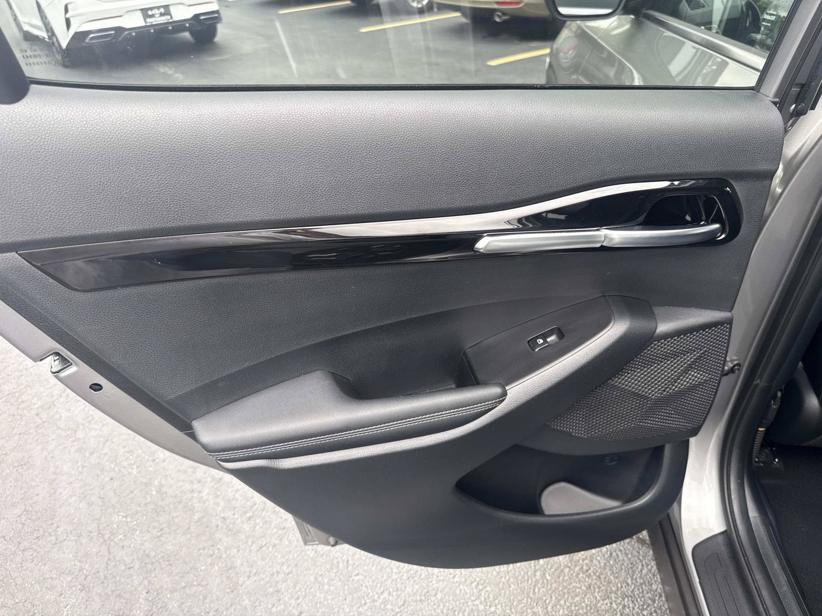 Used 2024 Kia Seltos S AWD/4WD image 16