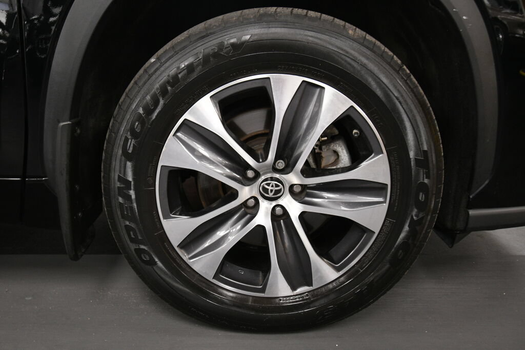 Used 2023 Toyota Highlander XLE AWD/4WD image 34