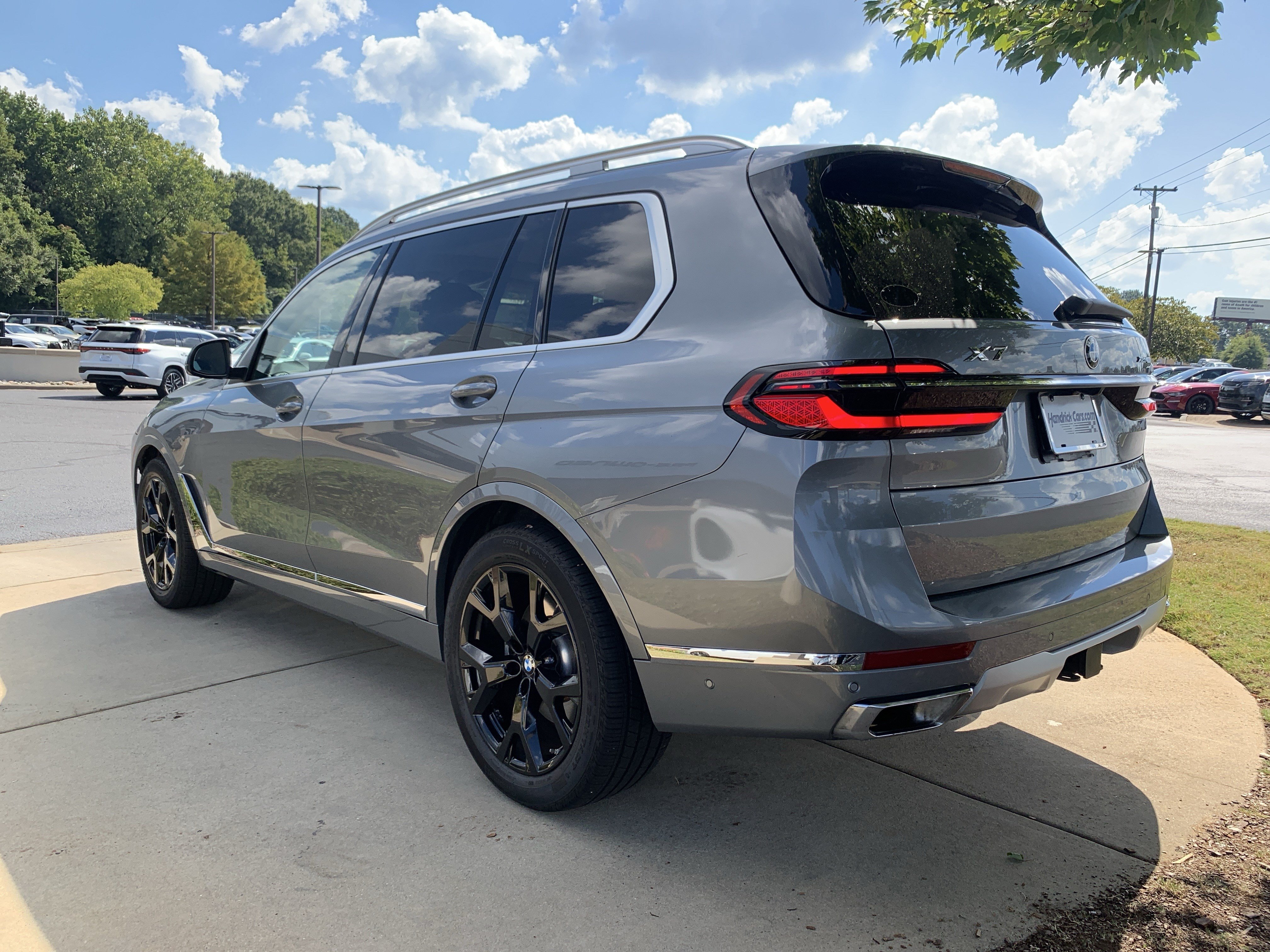 Used 2023 BMW X7 xDrive40i w/ Premium Package AWD/4WD image 8