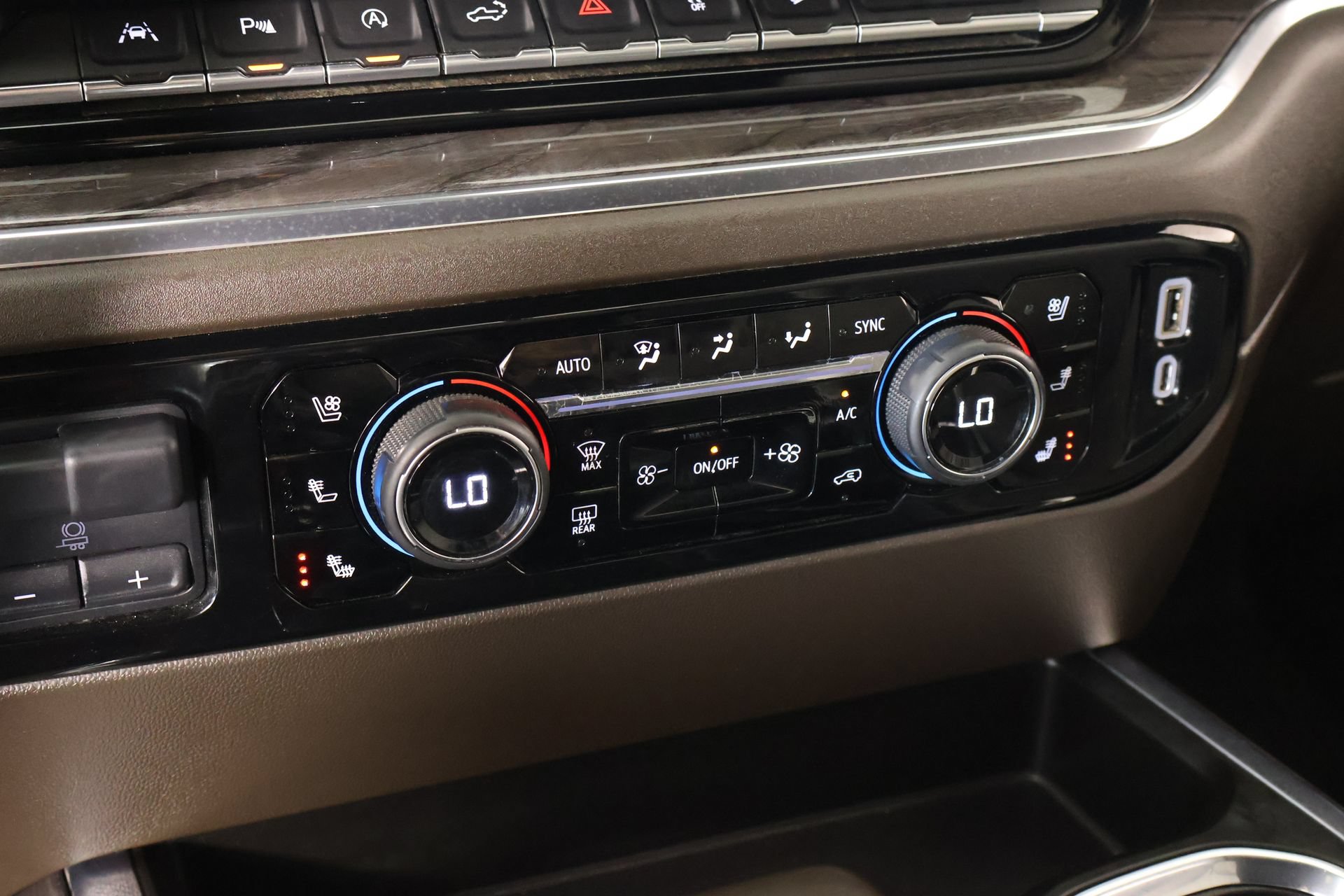 Used 2022 Chevrolet Silverado 1500 LTZ AWD/4WD image 7