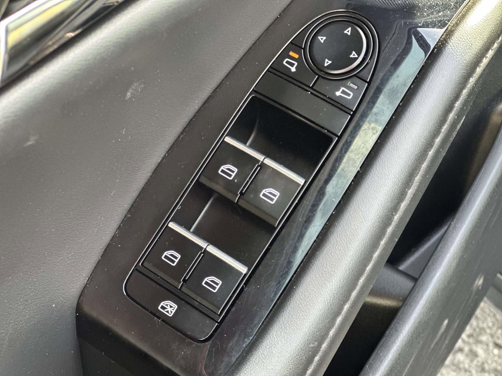 Used 2022 MAZDA MAZDA3 s image 21