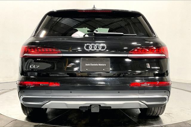 Used 2023 Audi Q7 2.0T Premium w/ Towing Package AWD/4WD image 3