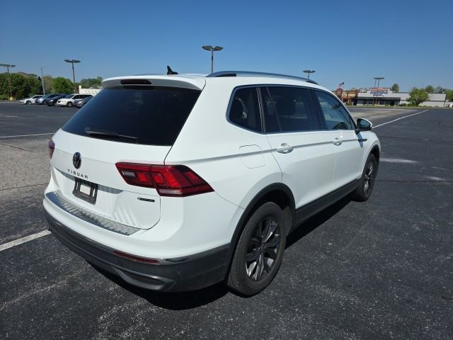 Used 2022 Volkswagen Tiguan SE w/ Panoramic Sunroof Package AWD/4WD image 5