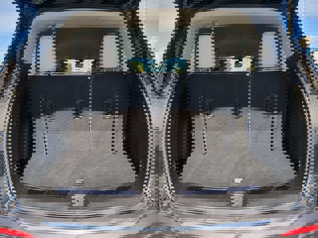 Used 2022 Buick Enclave Essence image 13