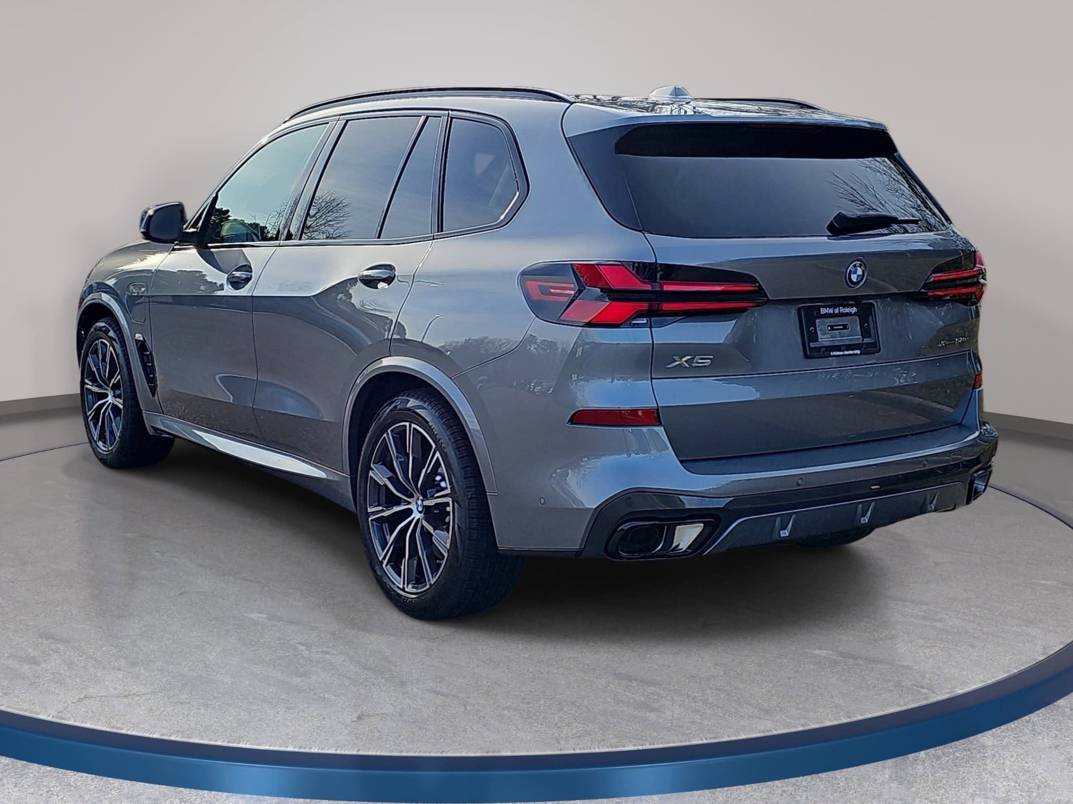 New 2026 BMW X5 xDrive50e w/ M Sport Package AWD/4WD image 7