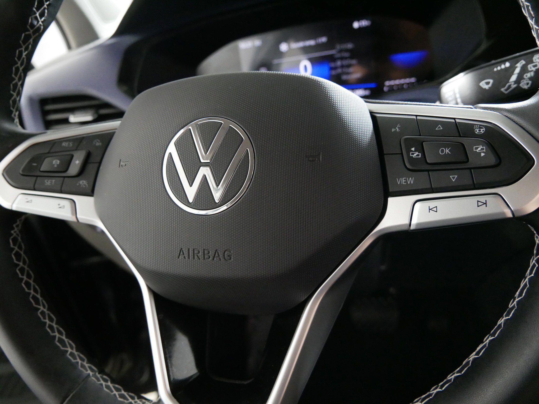 Used 2023 Volkswagen Taos SE image 25