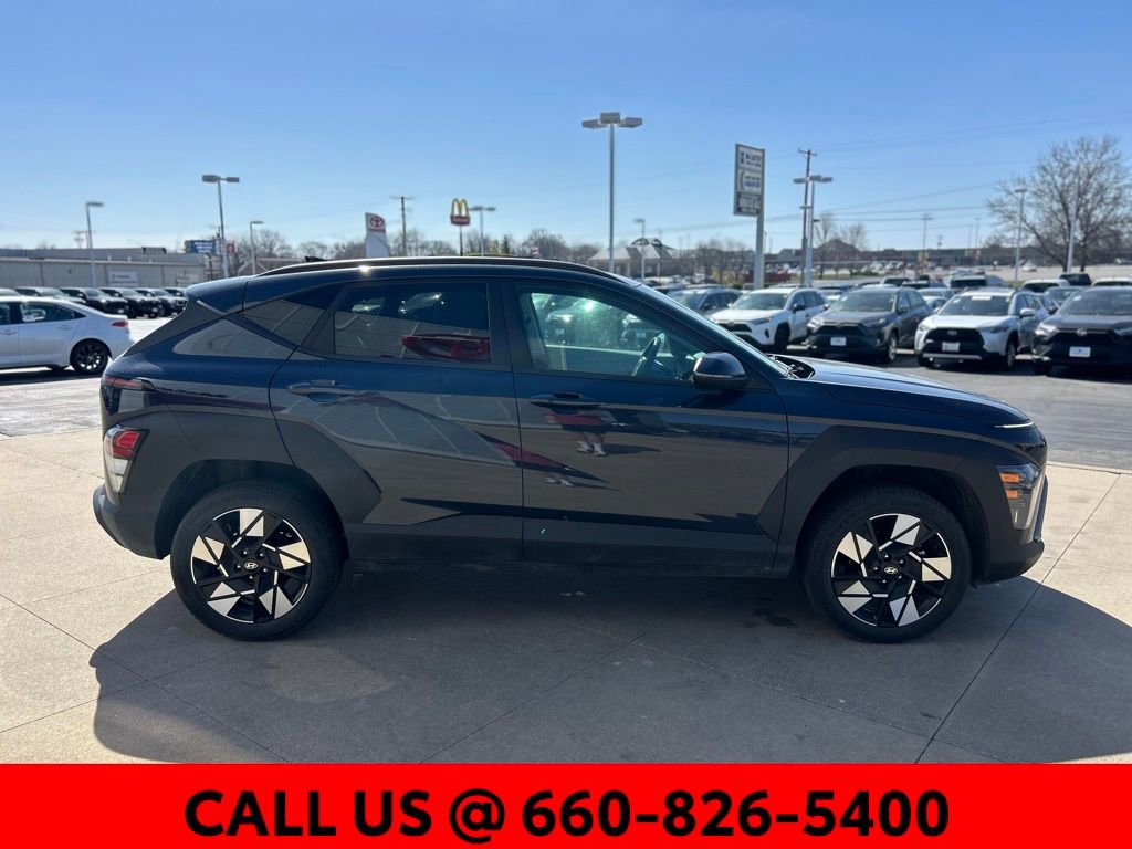 Used 2025 Hyundai Kona SEL image 3