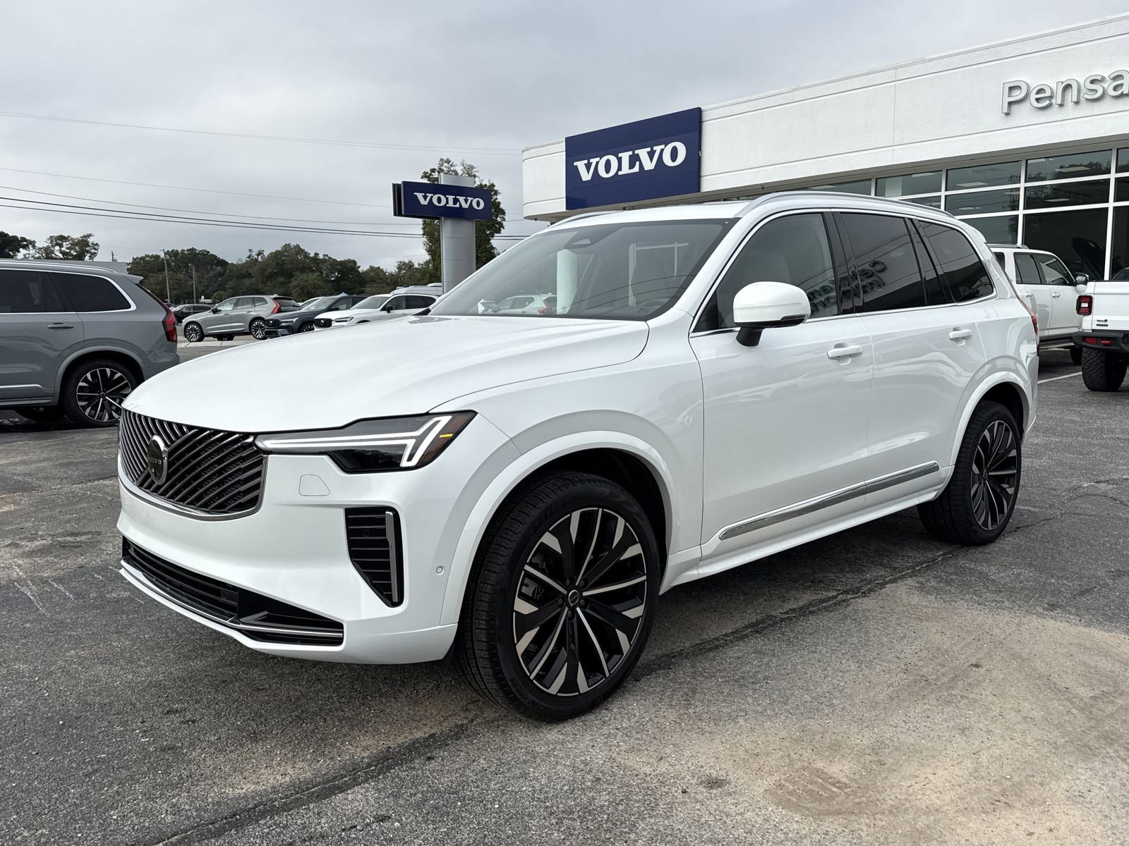 New 2026 Volvo XC90 B6 Plus w/ Protection Package Premier