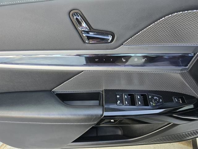 Used 2024 BMW i7 xDrive60 image 22