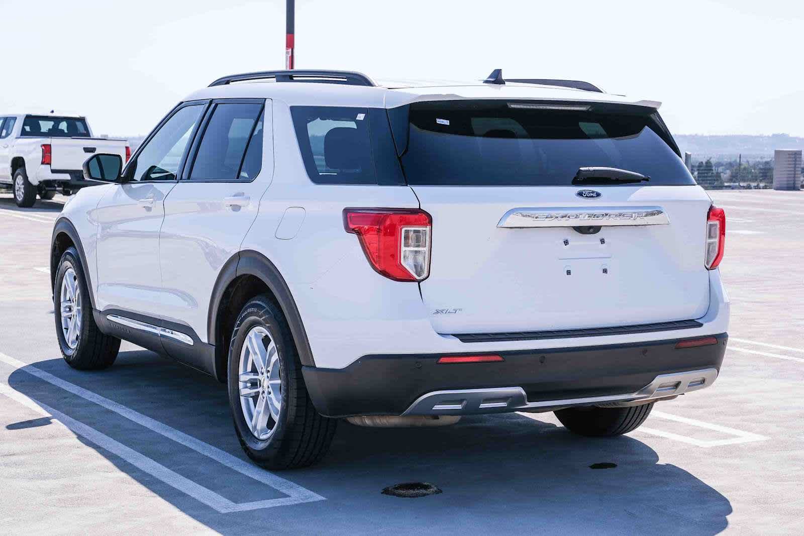 Used 2023 Ford Explorer XLT w/ Equipment Group 202A RWD image 6