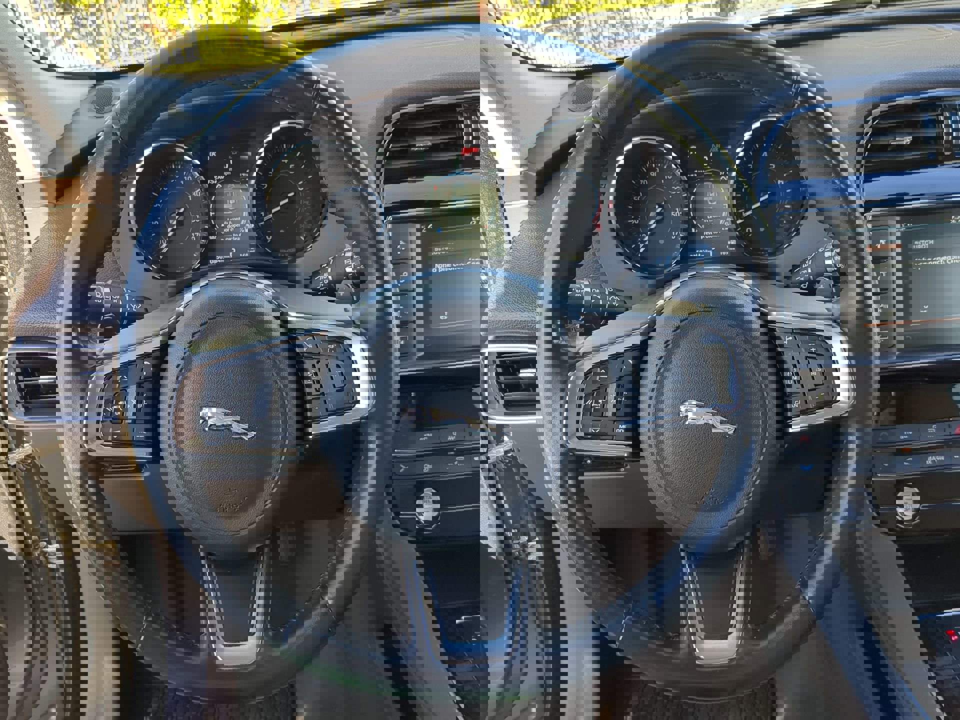 Used 2018 Jaguar F-PACE Prestige image 31