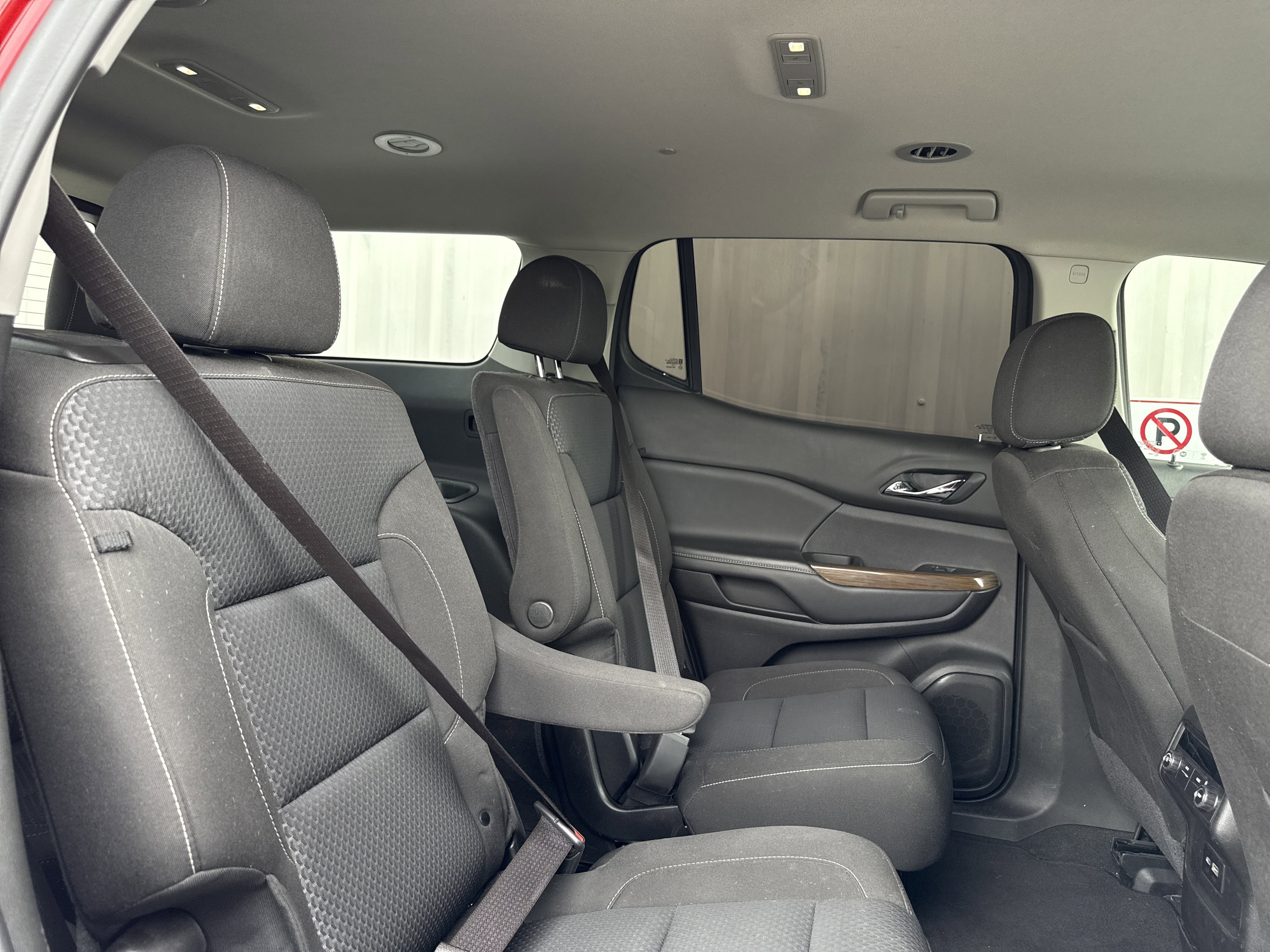 Used 2023 GMC Acadia SLE image 29