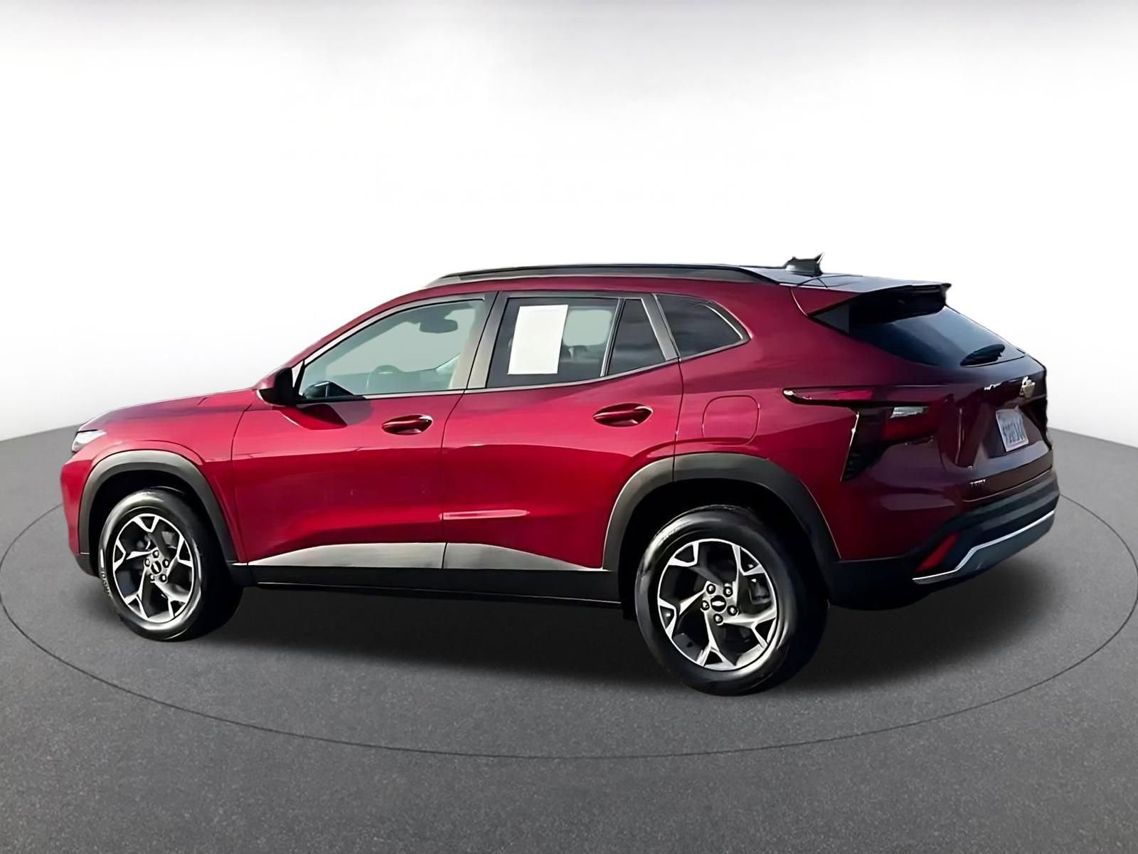 Used 2025 Chevrolet Trax LT image 7