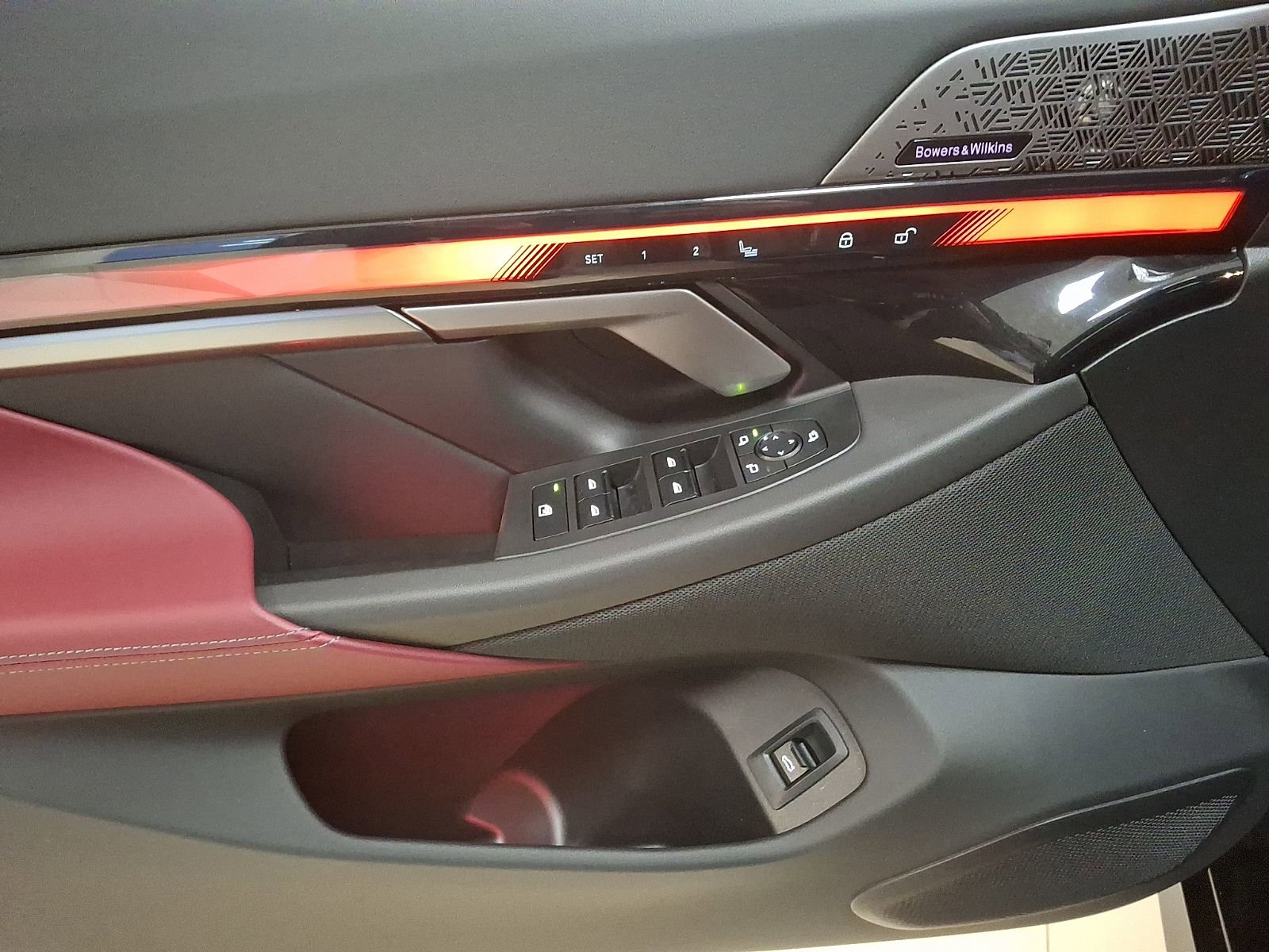 Used 2025 BMW i5 eDrive40i w/ M Sport Package RWD image 9