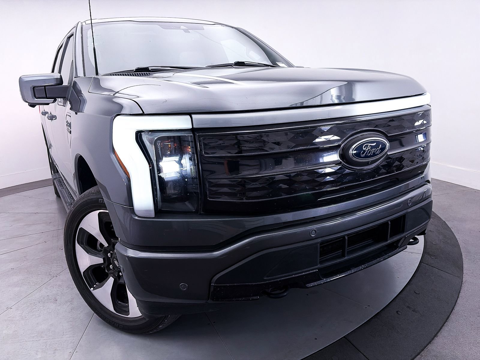 Used 2023 Ford F150 Lightning Platinum AWD/4WD image 10