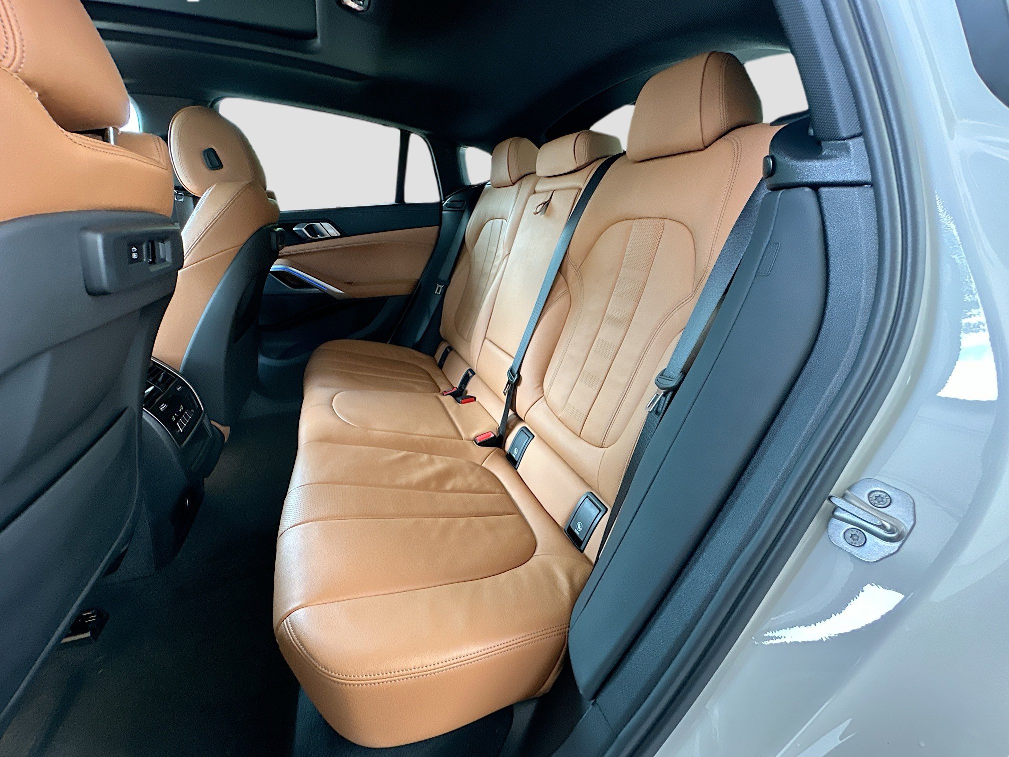 Used 2022 BMW X6 xDrive40i w/ M Sport Package AWD/4WD image 25