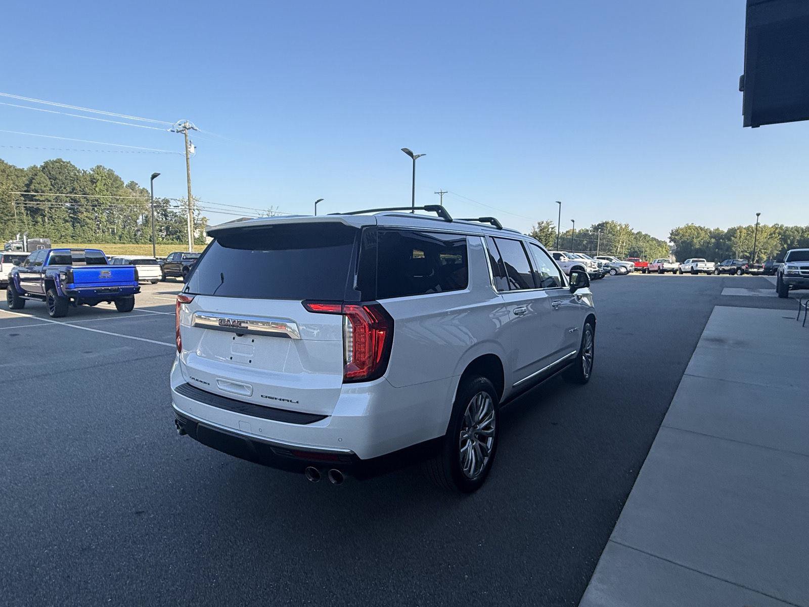 Used 2023 GMC Yukon XL Denali AWD/4WD image 35