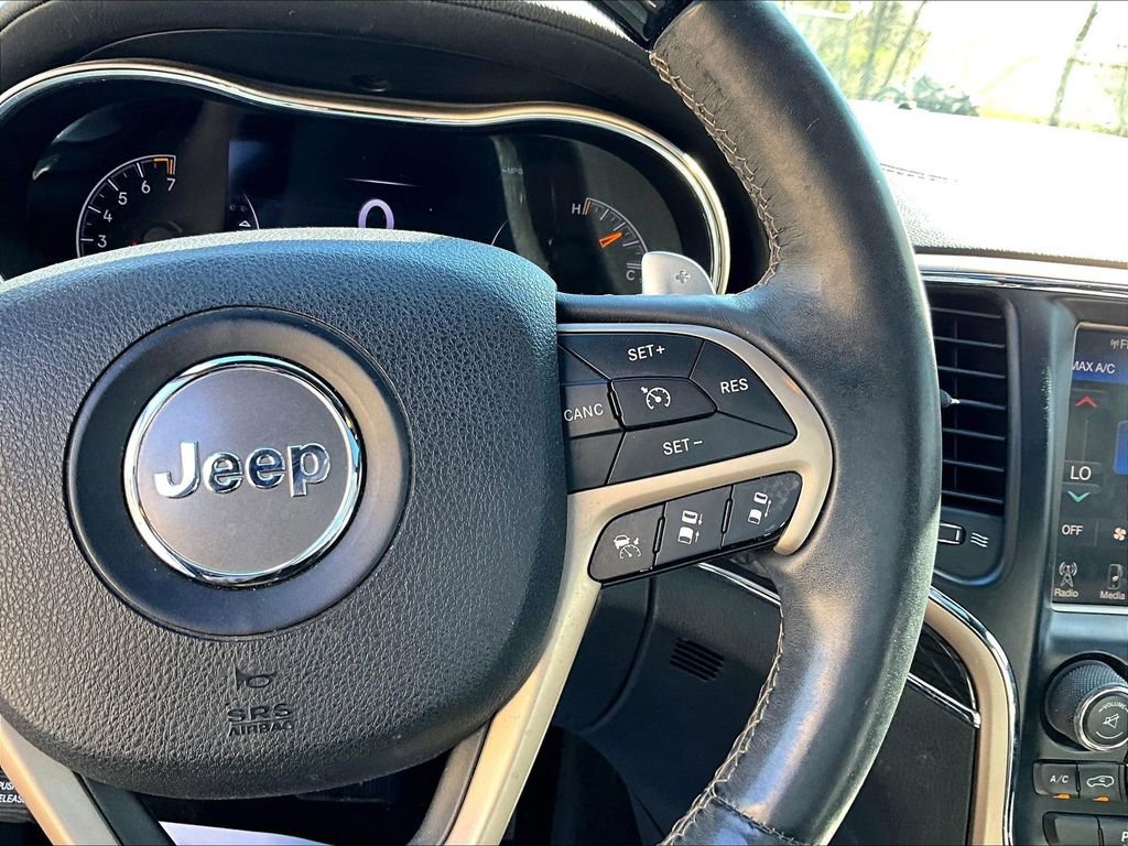 Used 2014 Jeep Grand Cherokee Overland w/ Advanced Technology Group AWD/4WD image 17