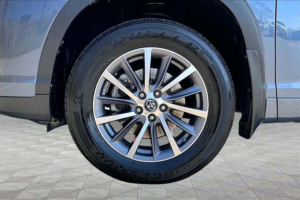 Used 2017 Toyota Highlander XLE image 23