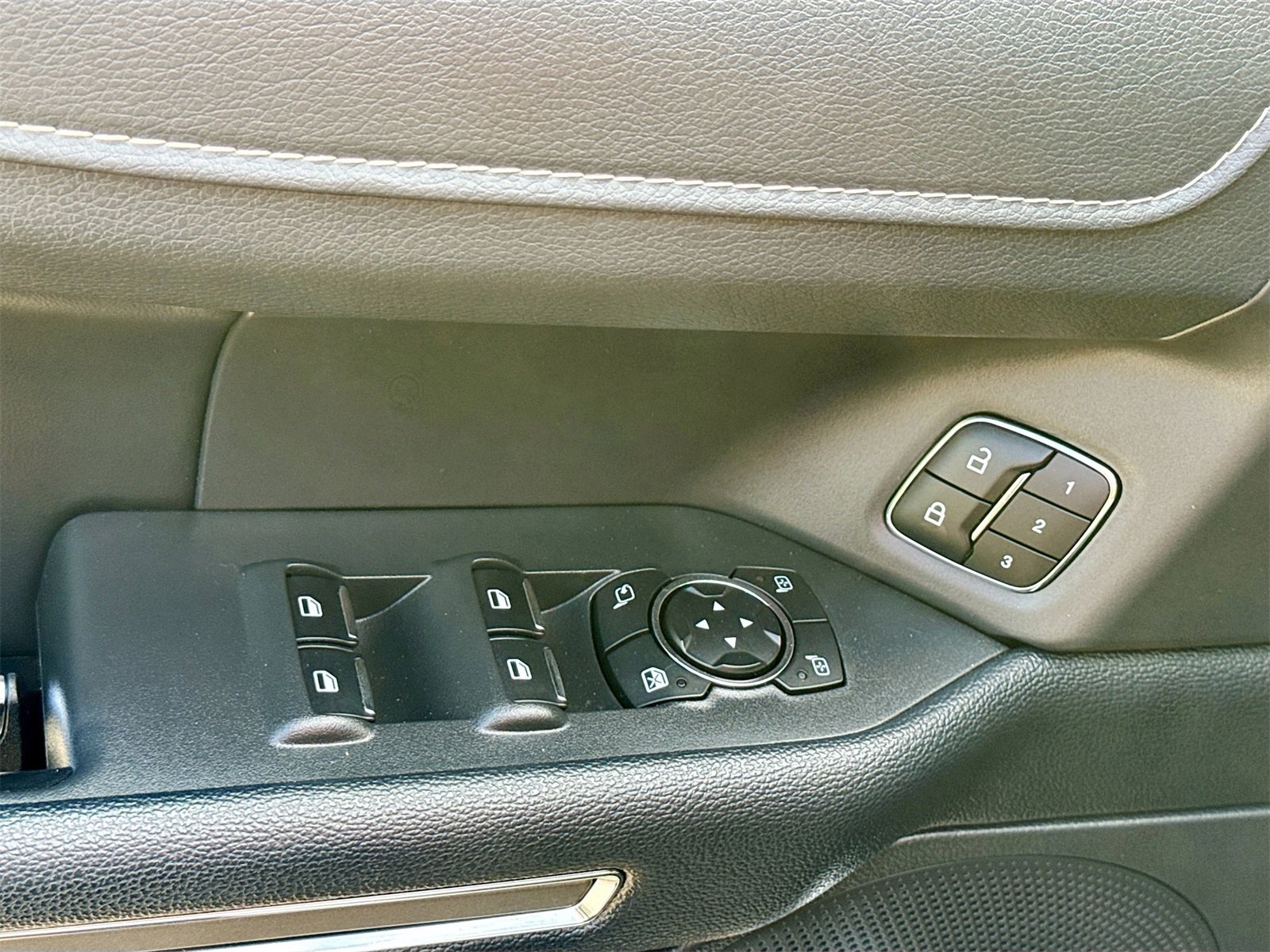 Used 2024 Ford Expedition XLT image 18