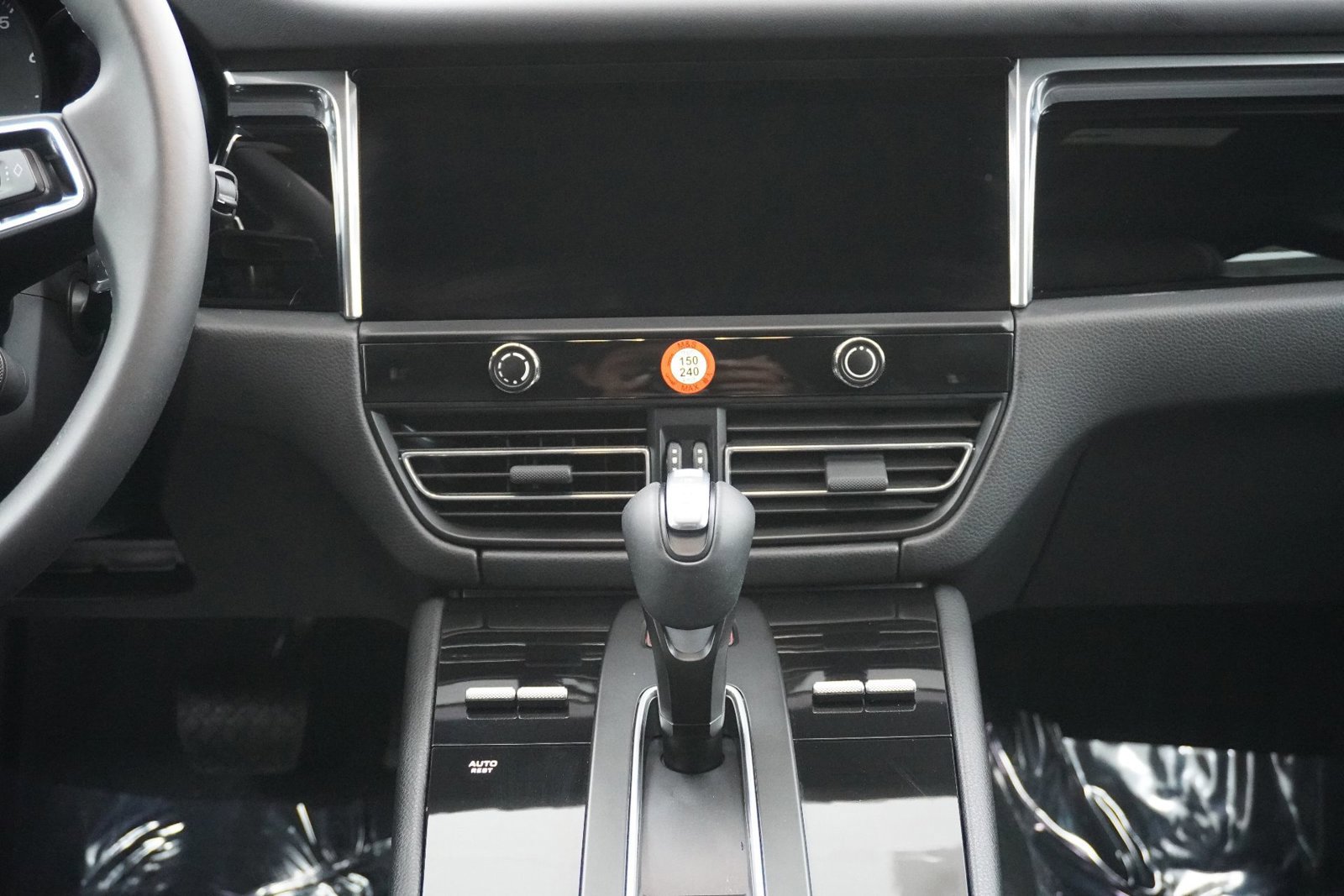 Certified 2026 Porsche Macan image 22