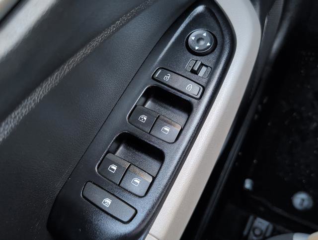 Certified 2023 Hyundai Venue SEL w/ Cargo Package image 25