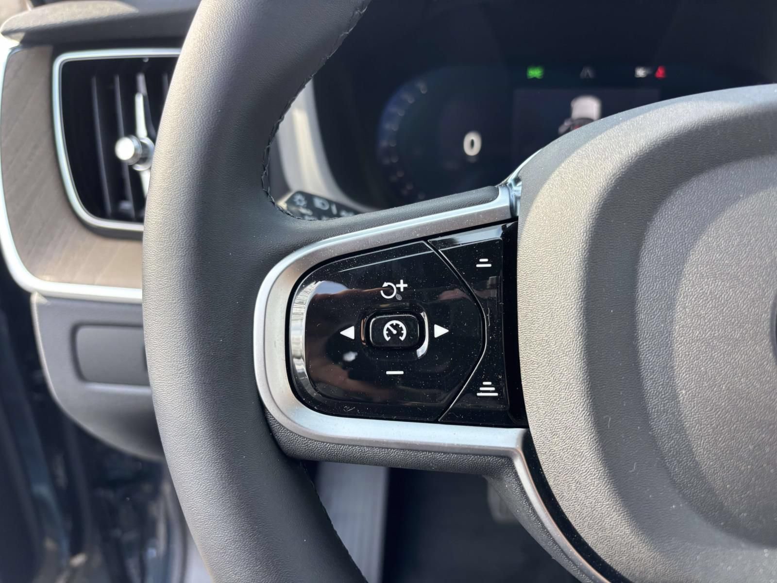 New 2026 Volvo XC60 B5 Plus w/ Protection Package Premier AWD/4WD image 17