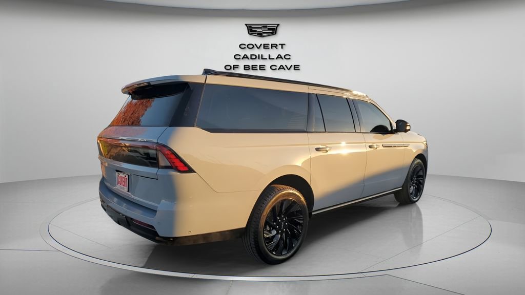 Used 2025 Lincoln Navigator L Reserve w/ Jet Appearance Package image 9