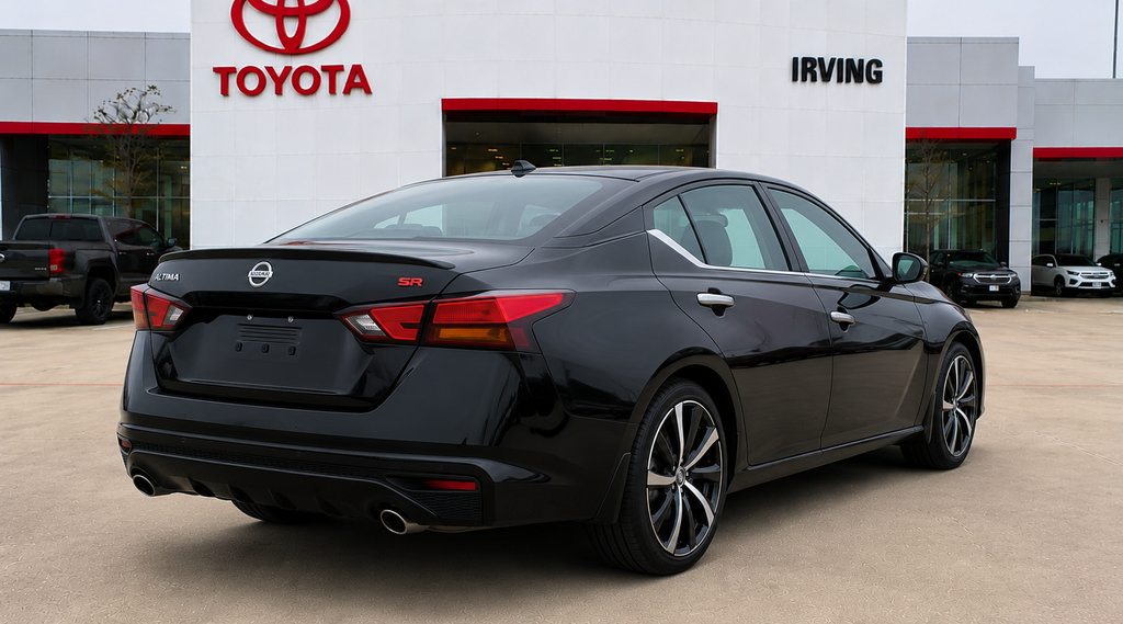 Used 2023 Nissan Altima 2.5 SR AWD/4WD image 2