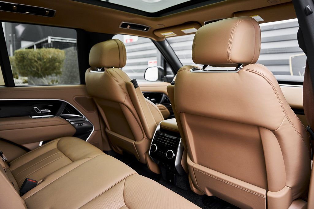 Used 2023 Land Rover Range Rover SE image 36