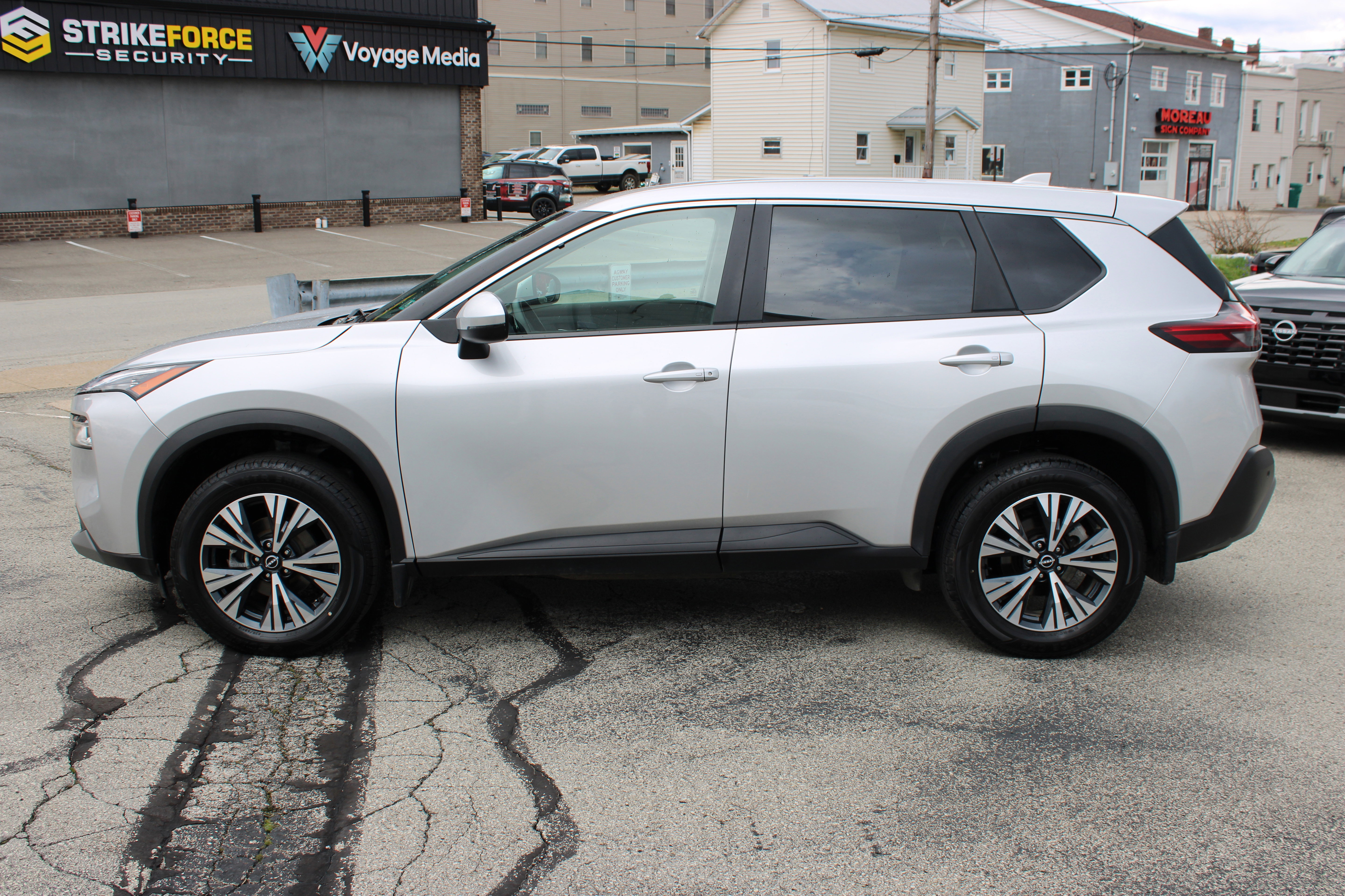 Certified 2022 Nissan Rogue SV AWD/4WD image 2
