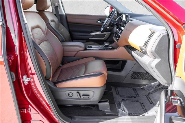 Used 2023 Nissan Pathfinder Platinum image 28